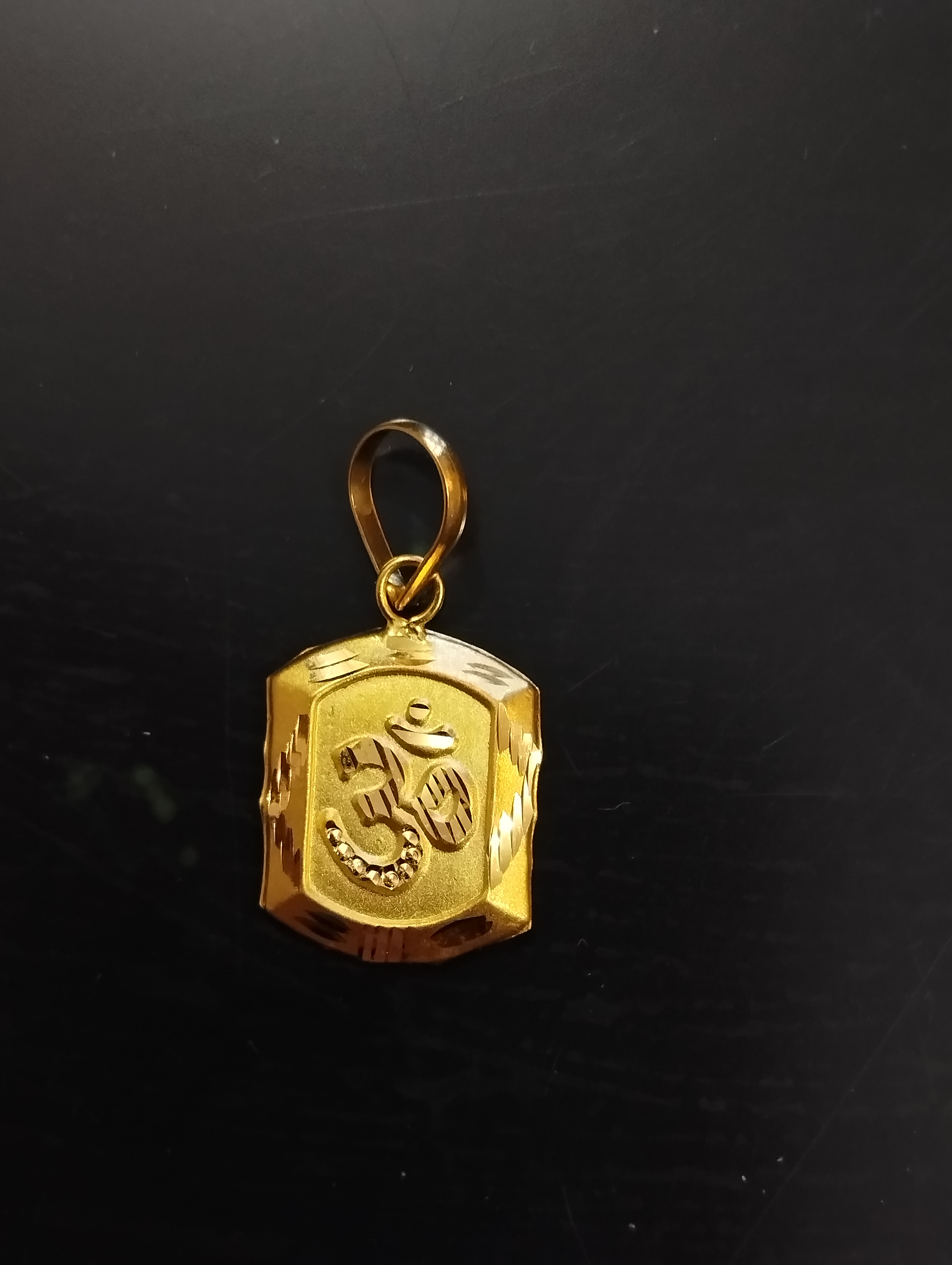 Divine Om Shree Gold Pendant - View 3