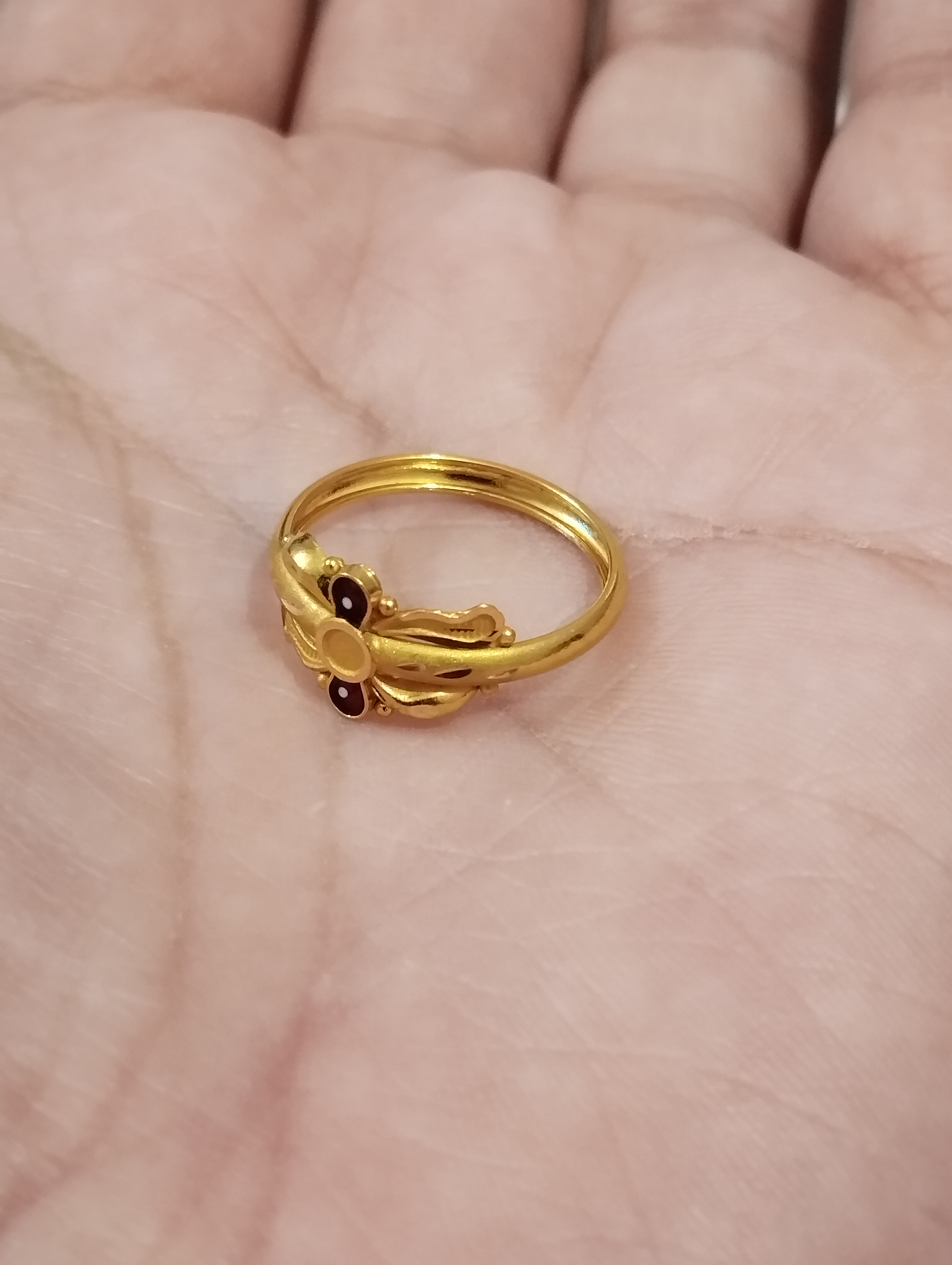 Radiant Leaf Gold Ring - View 3